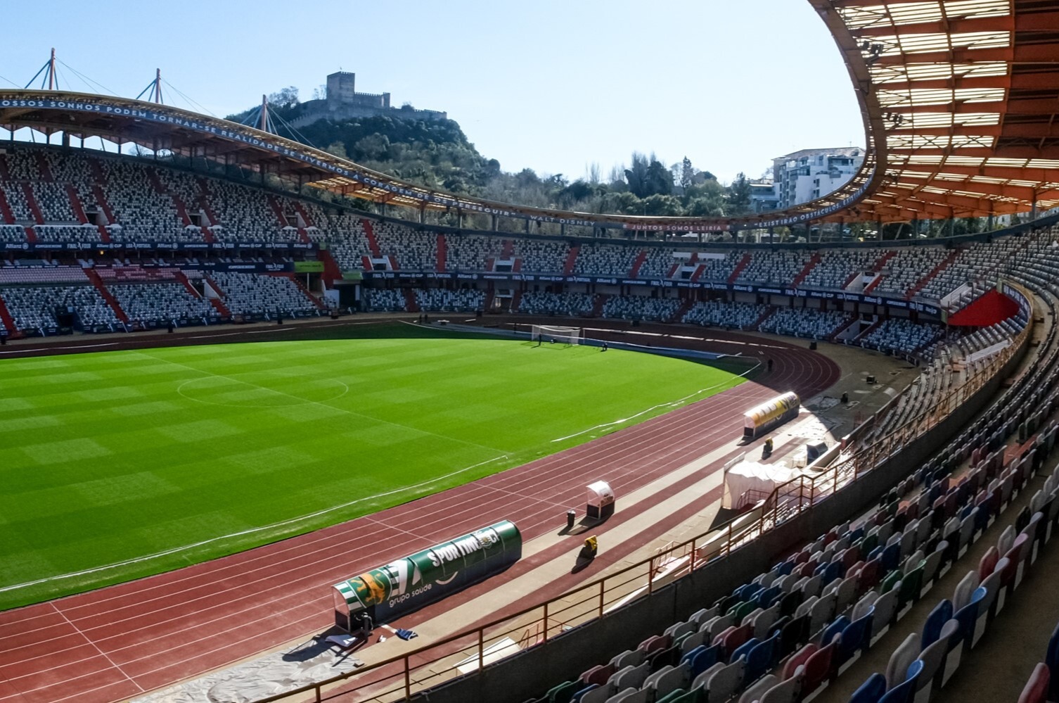 Jornal de Leiria - Estádios da região recebem jogos de