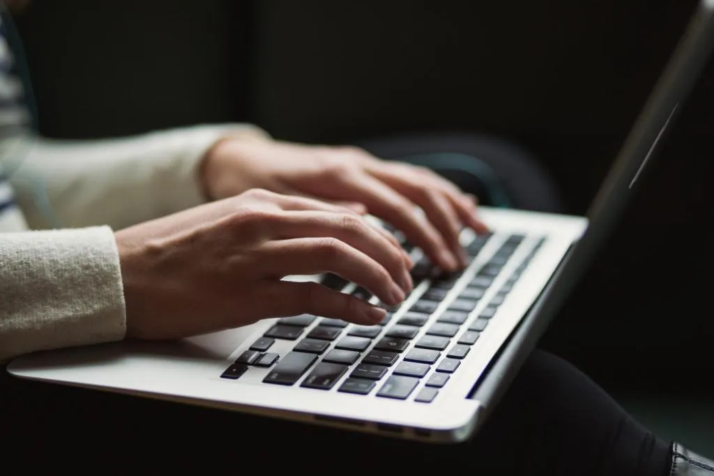 Mãos Teclado Computador Pj