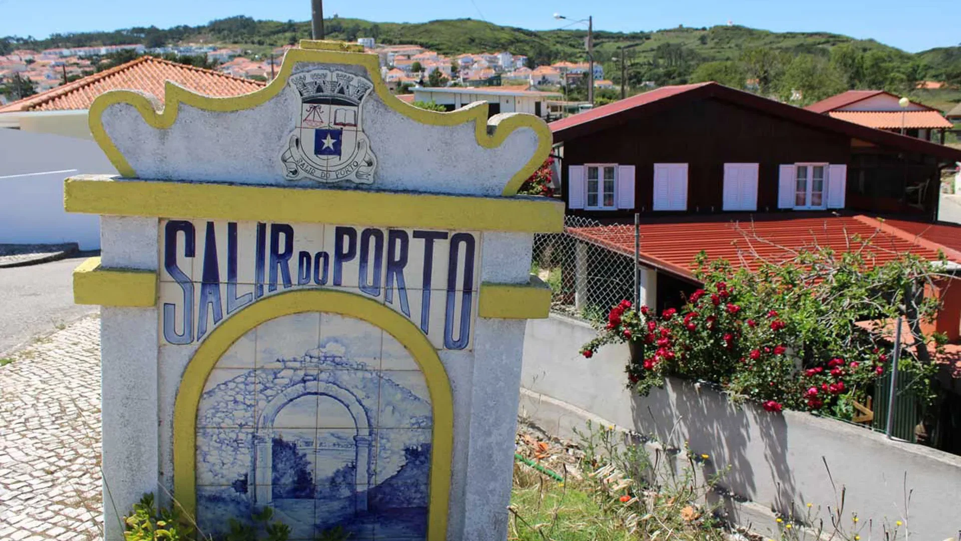 P 12 Salir Do Porto Portugal Entrance To The Village 3