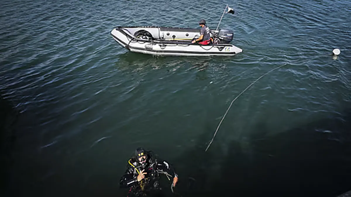 Barco Naufragado Em Tróia